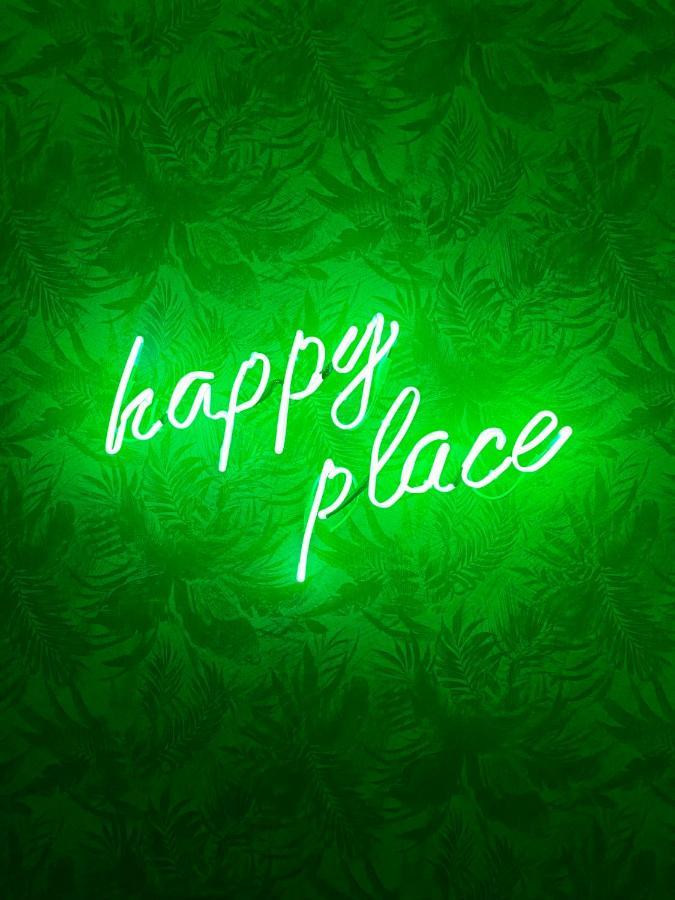 Happy Place! Big, Bright & Central - Ideal For Families And Groups Of Friends Патра Экстерьер фото