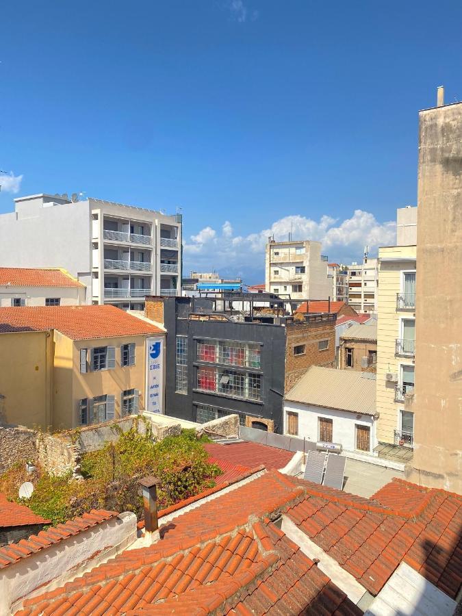 Happy Place! Big, Bright & Central - Ideal For Families And Groups Of Friends Патра Экстерьер фото