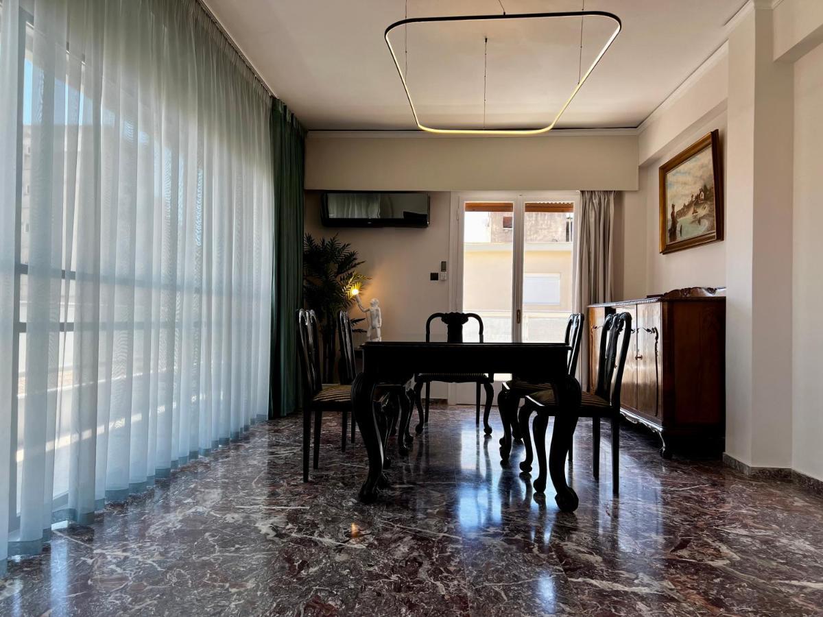 Happy Place! Big, Bright & Central - Ideal For Families And Groups Of Friends Патра Экстерьер фото